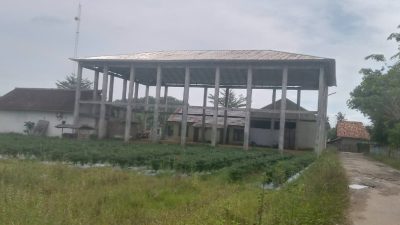 Pembangunan Gedung Aula Pekon Fajar Agung Barat Diduga Mangkrak, Warga Pertanyakan Anggaran Ratusan Juta